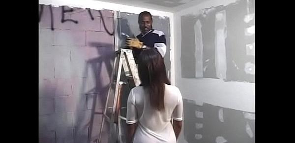  Ebony enceinte lady  Amber Kelly  persuaded construction worker doing interior works to polish her pussy with his massive tools